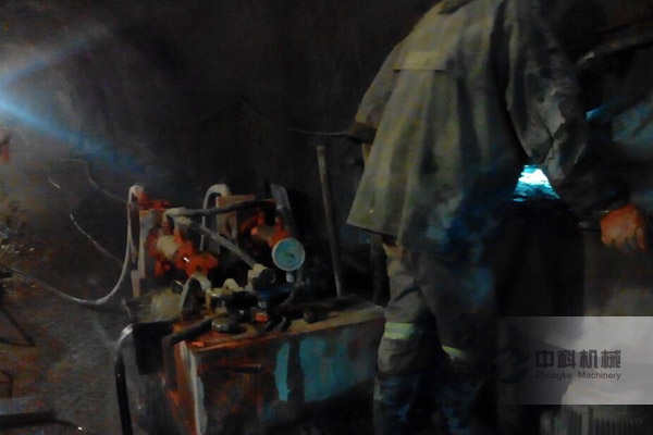 中原礦業(yè)注漿泵施工現(xiàn)場