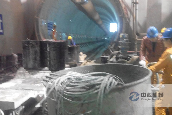 武漢東湖高新區(qū)地鐵雙液注漿泵施工現(xiàn)場