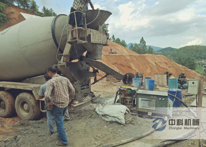 中鐵二十五局ZK700混凝土濕噴機施工現(xiàn)場